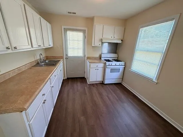 1723 Russwood Rd — Photo 15