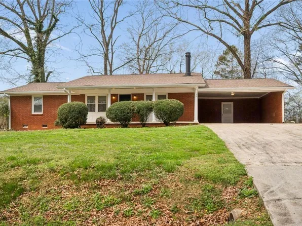 33 Skyline Dr SE, Cartersville, GA 30120