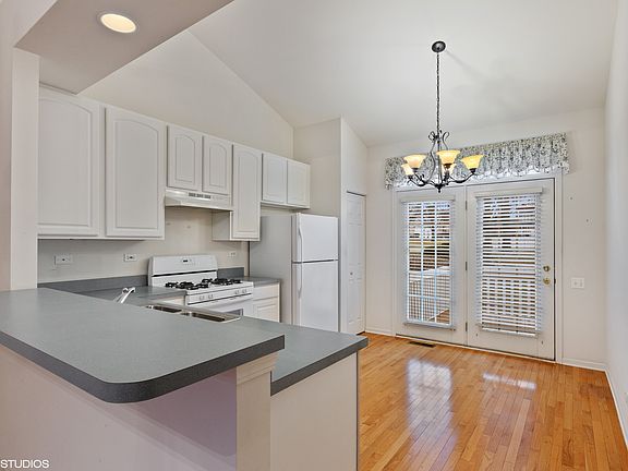 3rd image of 11533 Lake Shore Dr