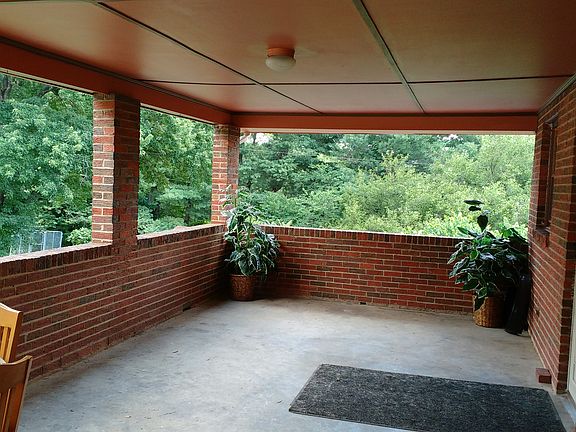 3rd image of 3623 Parkwood Dr