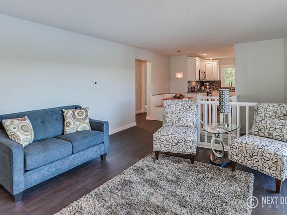5th image of 4075 Willow Dr NE