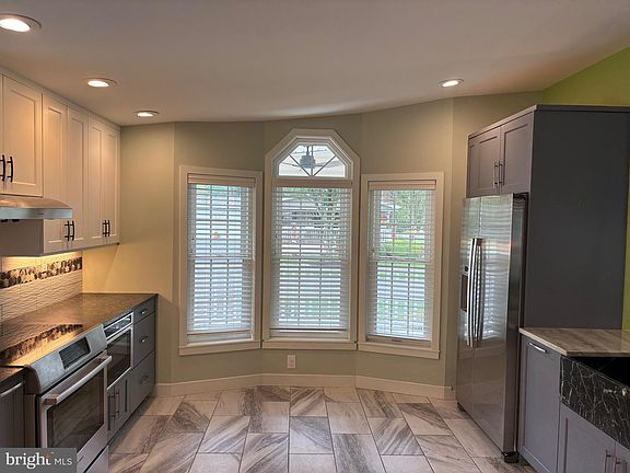 3rd image of 600 Farmland Way