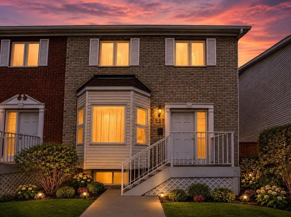 227 SE Citadel Ln NW, Calgary, AB T3G 4E1