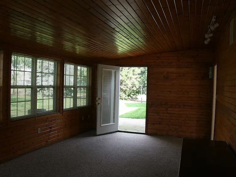 361 Sunset Dr — Photo 7