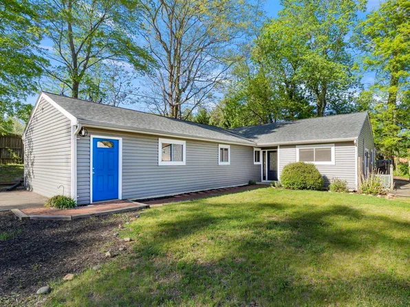 1495 Lake Forest Dr, Charlottesville, VA 22901