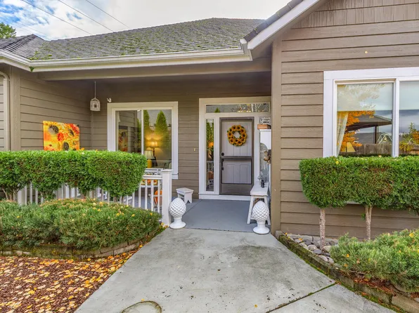 109 Whispering Dr, Grants Pass, OR 97527