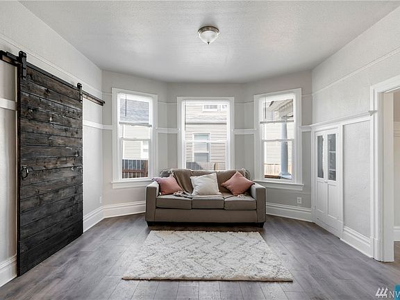 2nd image of 614 S Ainsworth Ave