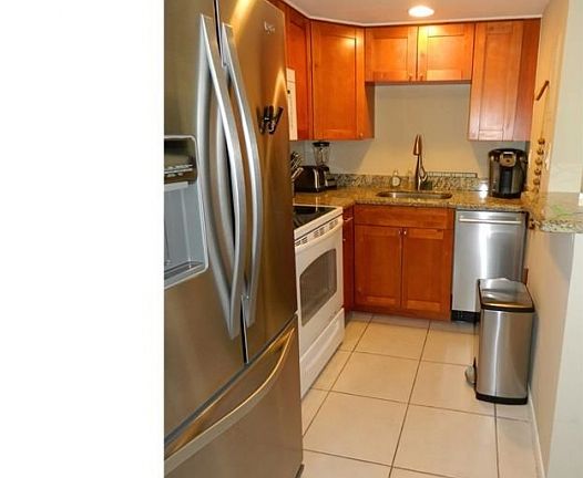 2nd image of 417 NE 17th Ave APT 2