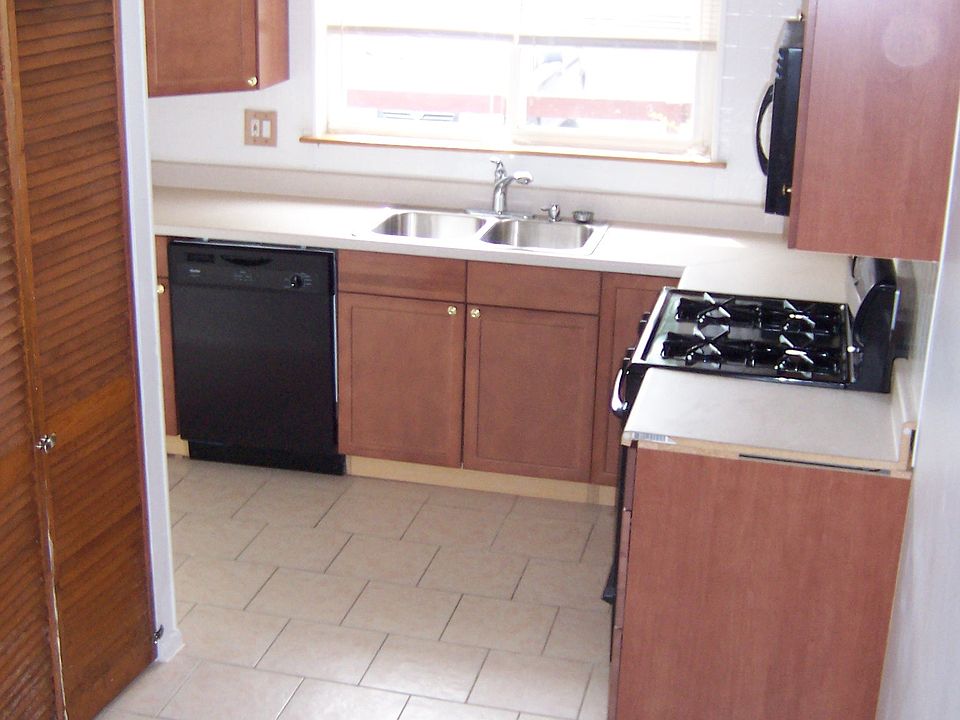 2nd image of 619 Clymer Ave #619