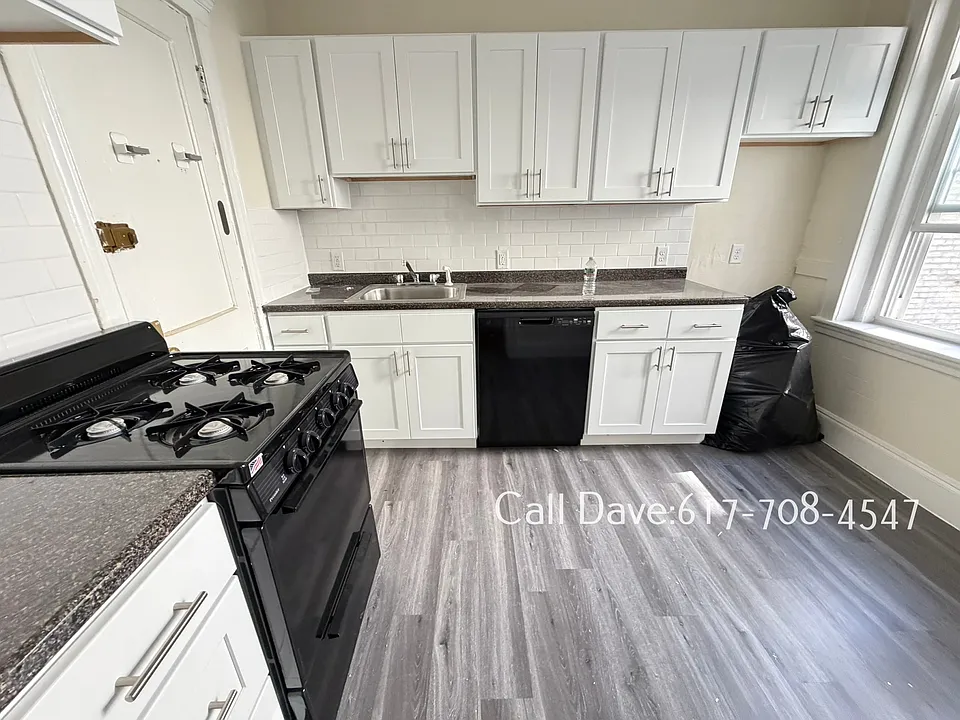 127 Sutherland Rd #J