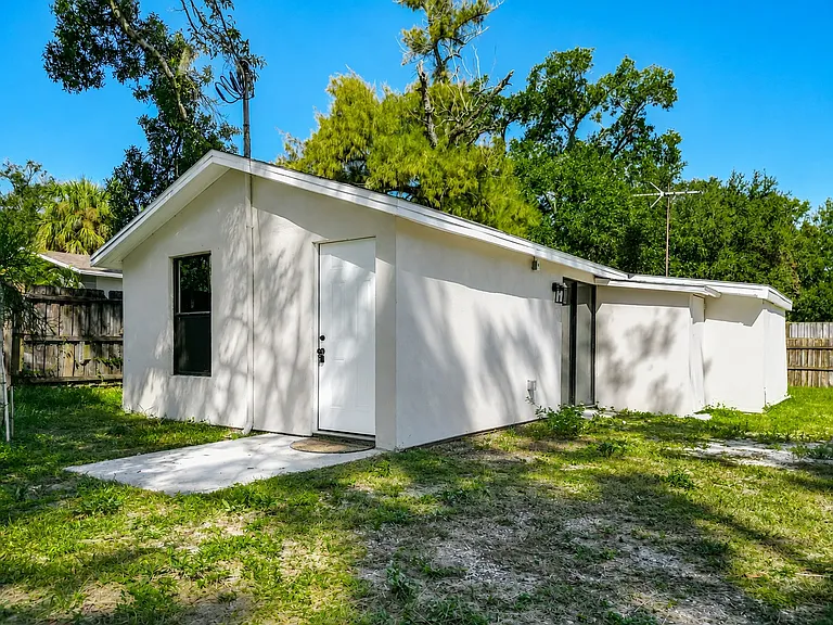 6920 Delano Ave — Photo 35