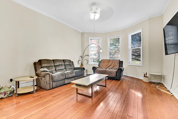 Rented by Halvatzis Realty | media 25