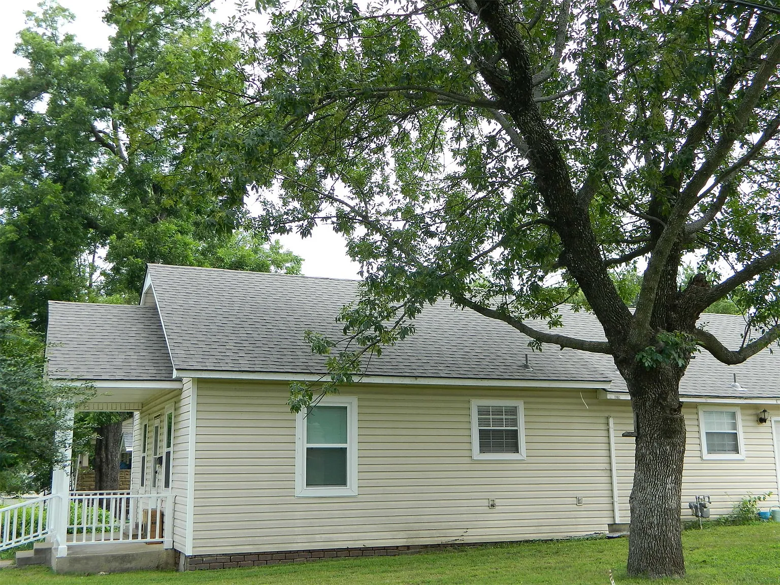 3 bed, 1.0 bath, 1512 sqft, $1,575 — Photo 4