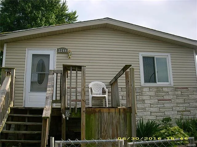 2244 Sullivan Ave photo 1