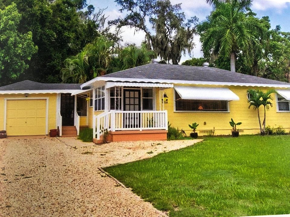 Adorable 2 bedroom 1.5 bath home in sought after Indian Shores Sapphire beach