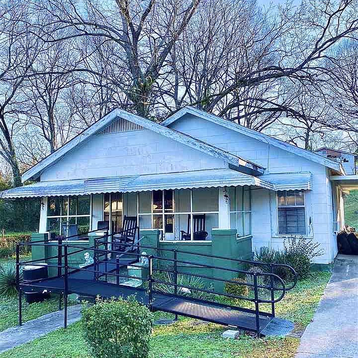 2nd image of 3101 Moore Ave