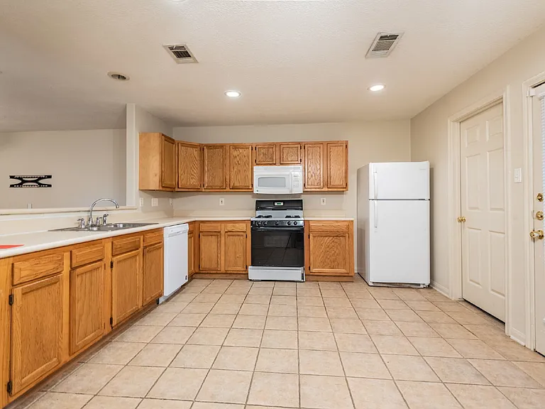 9438 Ashville Dr — Photo 11