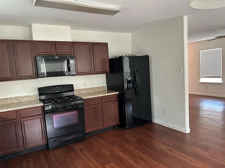21511 Donata Cir — Photo 4