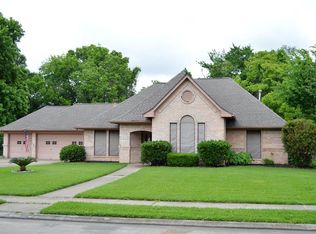 709 Walnut St, Lake Jackson, TX 77566