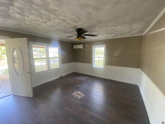 5th image of 2562 Princeton Rd