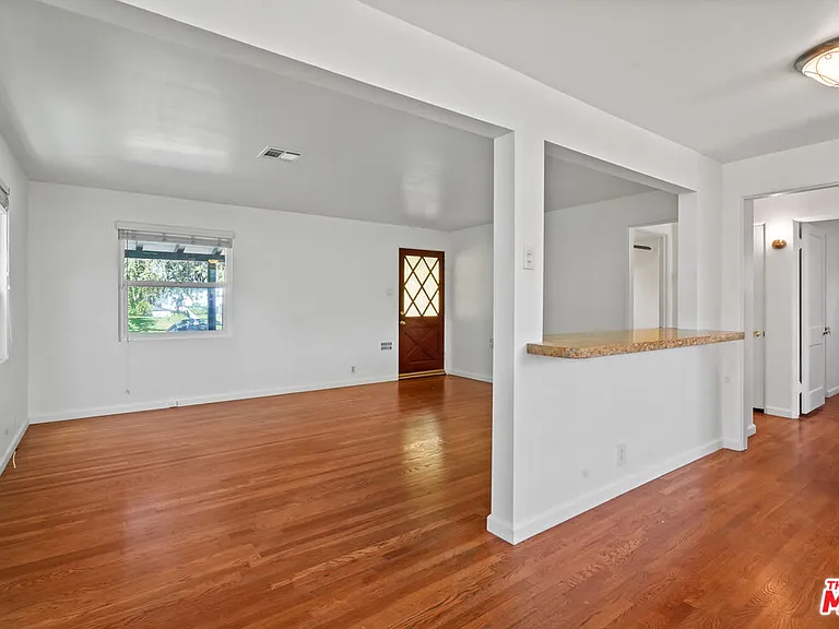 4940 Placidia Ave — Photo 15