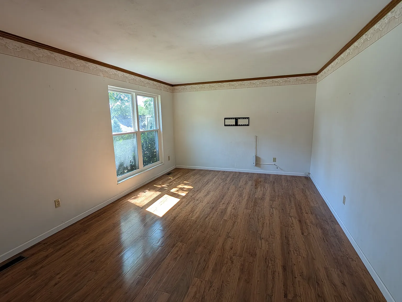 4 bed, 2.5 bath, 2042 sqft, $2,690 — Photo 3