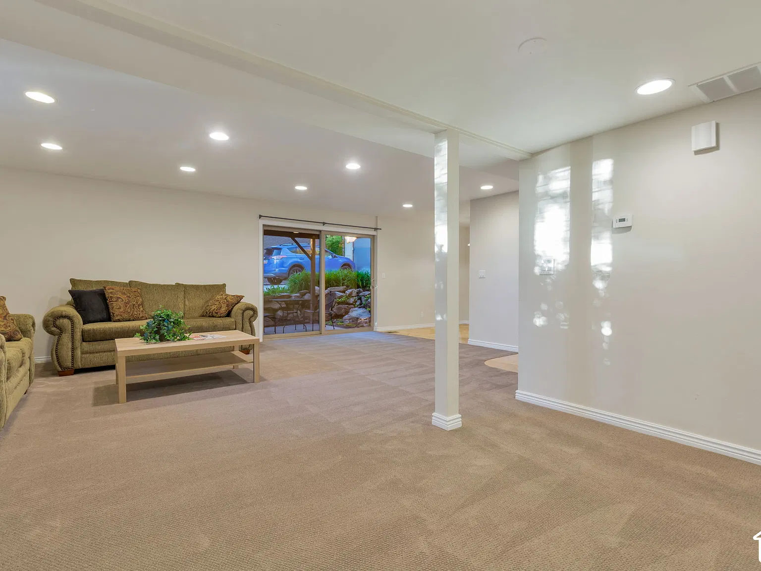 2 bed, 1100 sqft, $2,300 — Photo 3