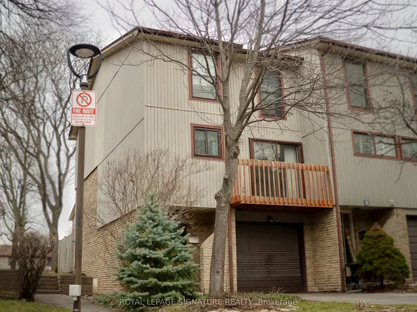 6860 Glen Erin Dr #33, Mississauga, ON L5N 2E1