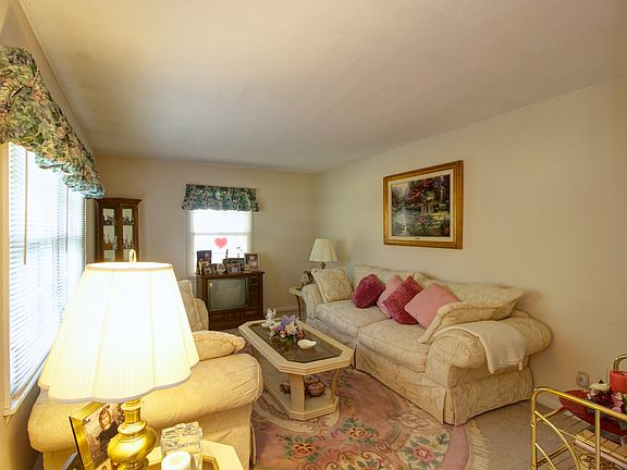 2nd image of 222 Circle Dr