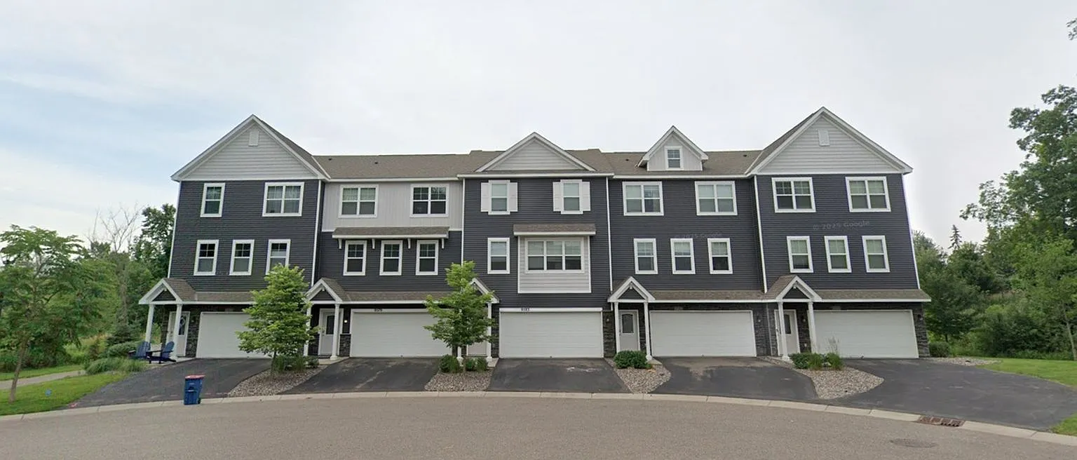 Charming 3BR Townhome in Maple Grove — Photo 1