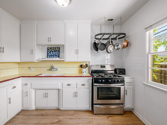5th image of 251 3rd Ave #1/2
