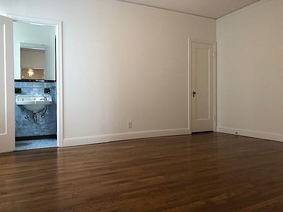4th image of 1945 Jefferson St APT 302