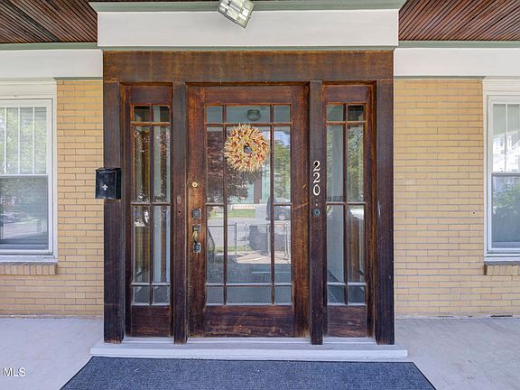 2nd image of 220 5th Avenue