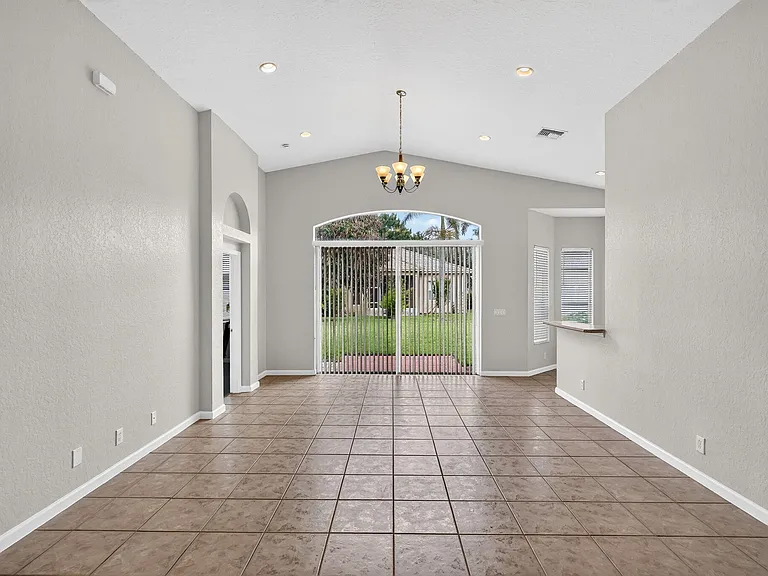 5614 Sunberry Cir — Photo 7