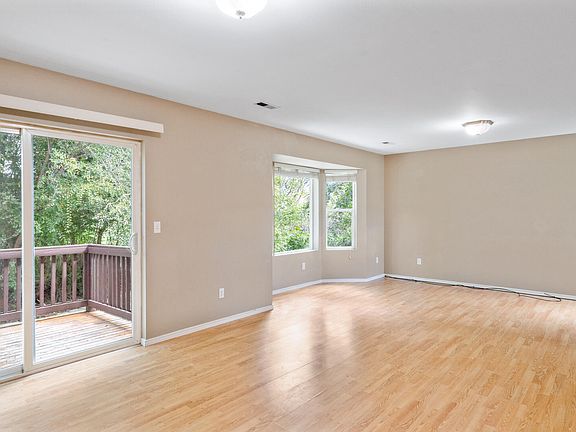 4th image of 705 S Lexington Pl