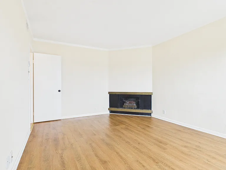 500 Glenwood Cir #233 — Photo 5