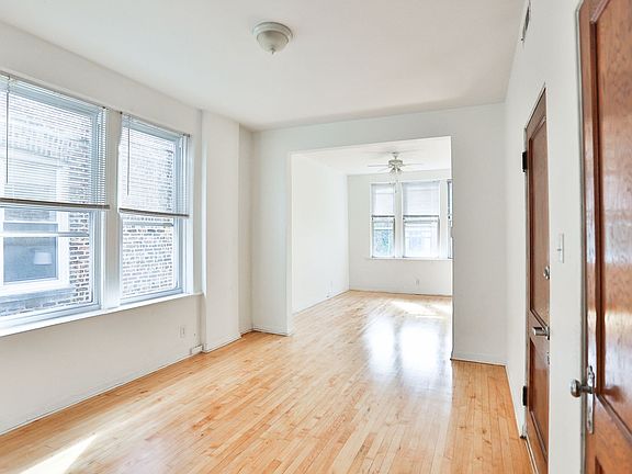 4th image of 2218 W Chicago Ave #2F