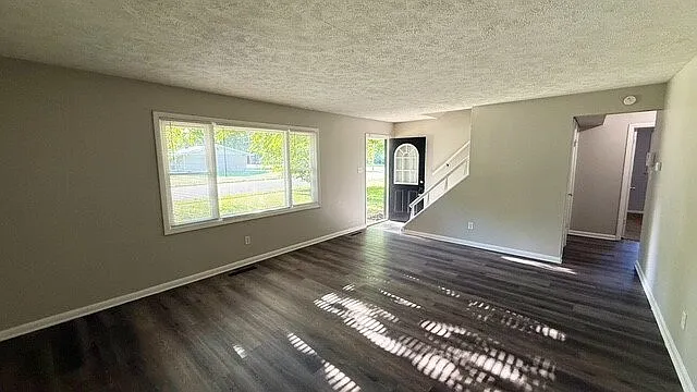4 bed, 2.0 bath, 1424 sqft, $1,525 — Photo 2
