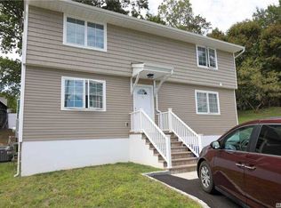 14 Lee Gray Ct APT 1, Glen Cove, NY 11542