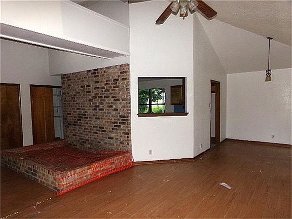 4th image of 803 Valley Oak Dr