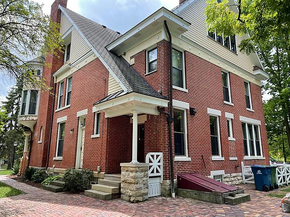 2nd image of 240 W 4th St