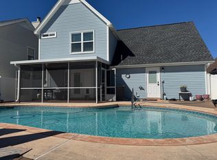 402 Sandy Ridge Cir, Mary Esther, FL 32569