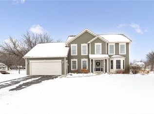 2 Country Village Ln, Hilton, NY 14468