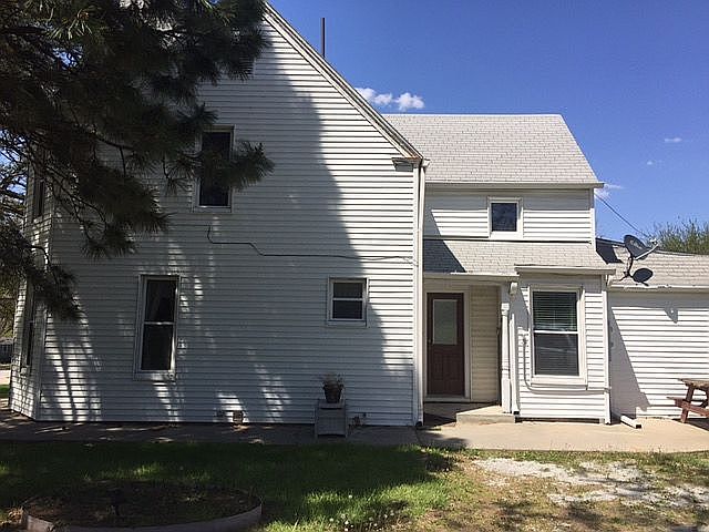 1st image of 916 Park St