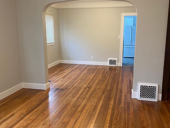 4th image of 610 Barnett St NE