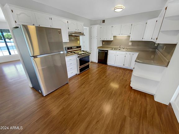 2nd image of 10621 W AUGUSTA Drive