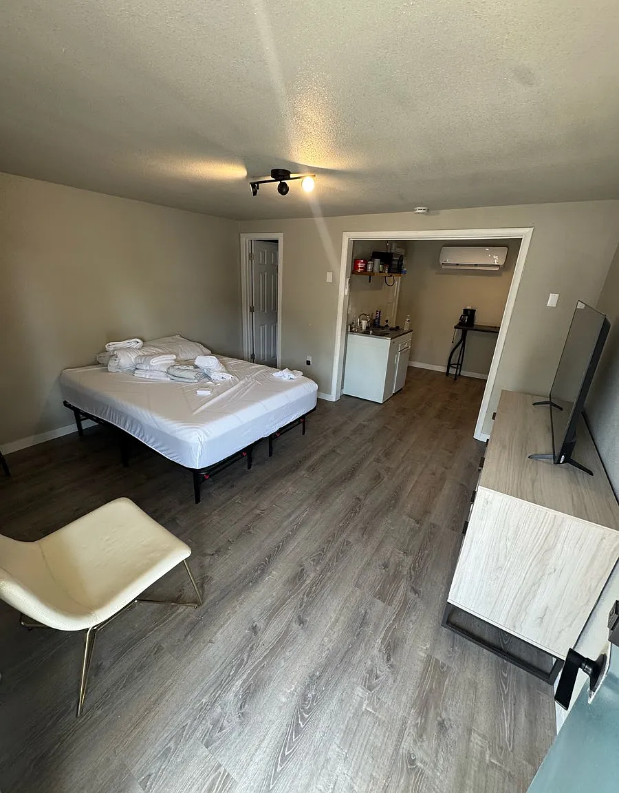 Studio, 350 sqft, $645 — Photo 2