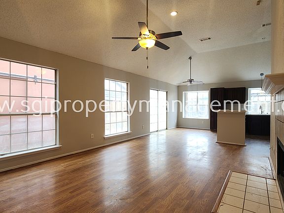 3rd image of 2042 Raven Ln