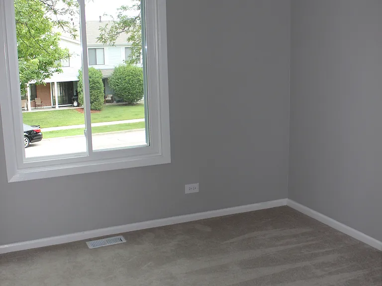 1102 Eisenhower Ct — Photo 8