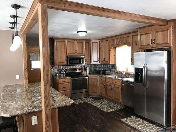 3rd image of 402 Central Ln